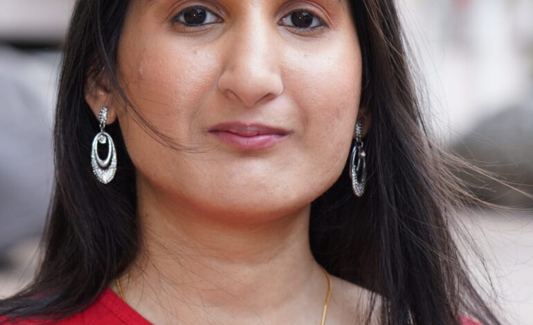  Roshni Agrawal: A Journey from Silence to Stardom